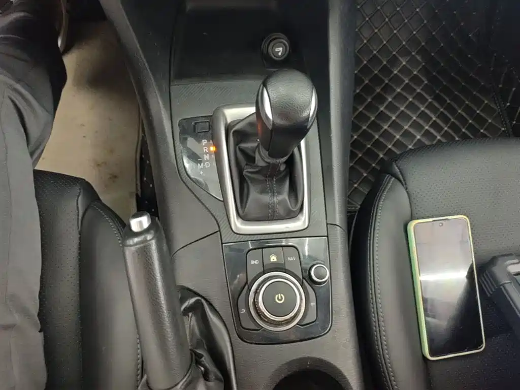Mazda 3 Axela 2017 — фото 14