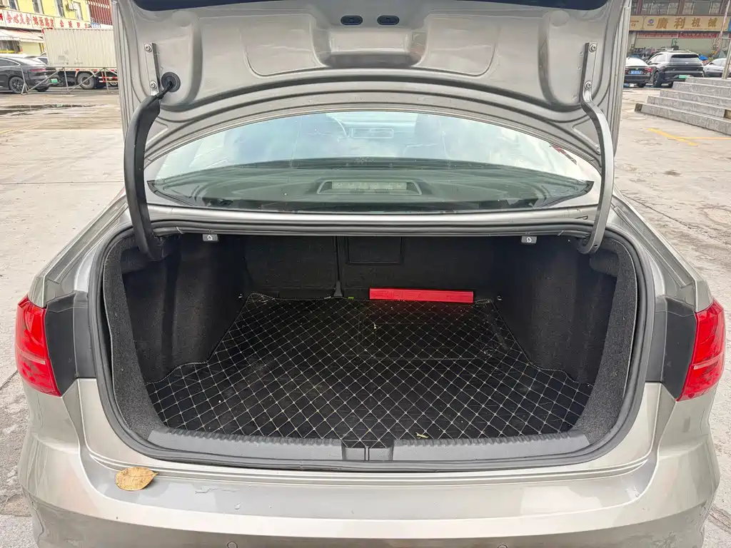 Volkswagen Sagitar 2017