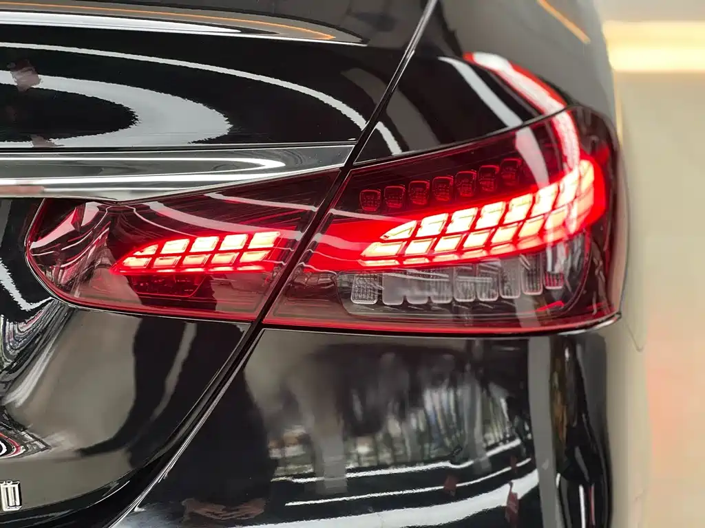 Mercedes-Benz E-Class 2023 — фото 18