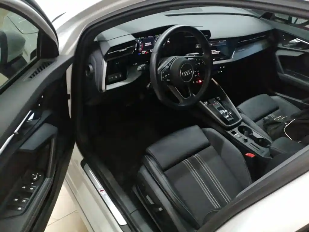 Audi A3 2023 — фото 16