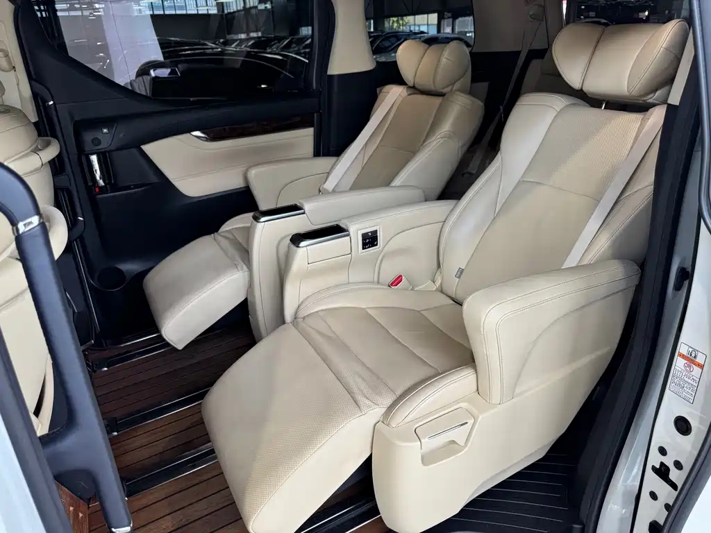 Toyota Alphard 2018 — фото 22