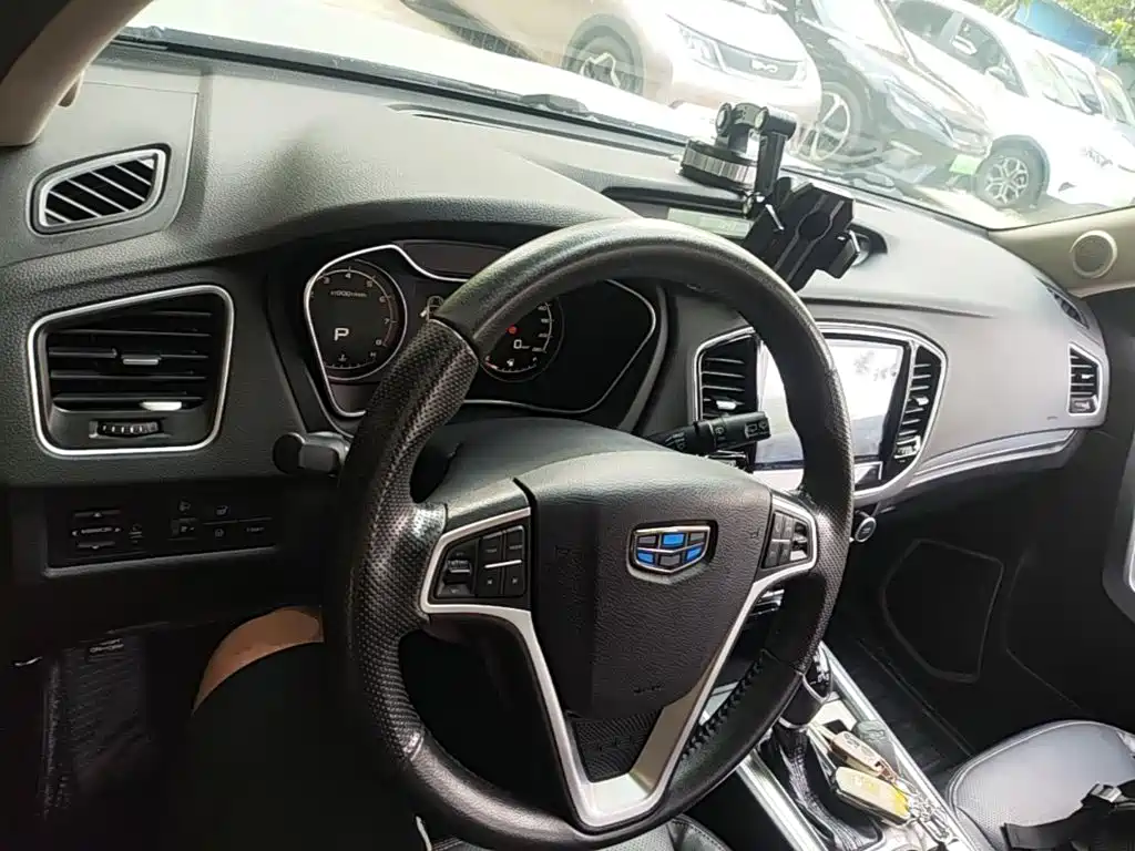Geely Vision X6 2017 — фото 10