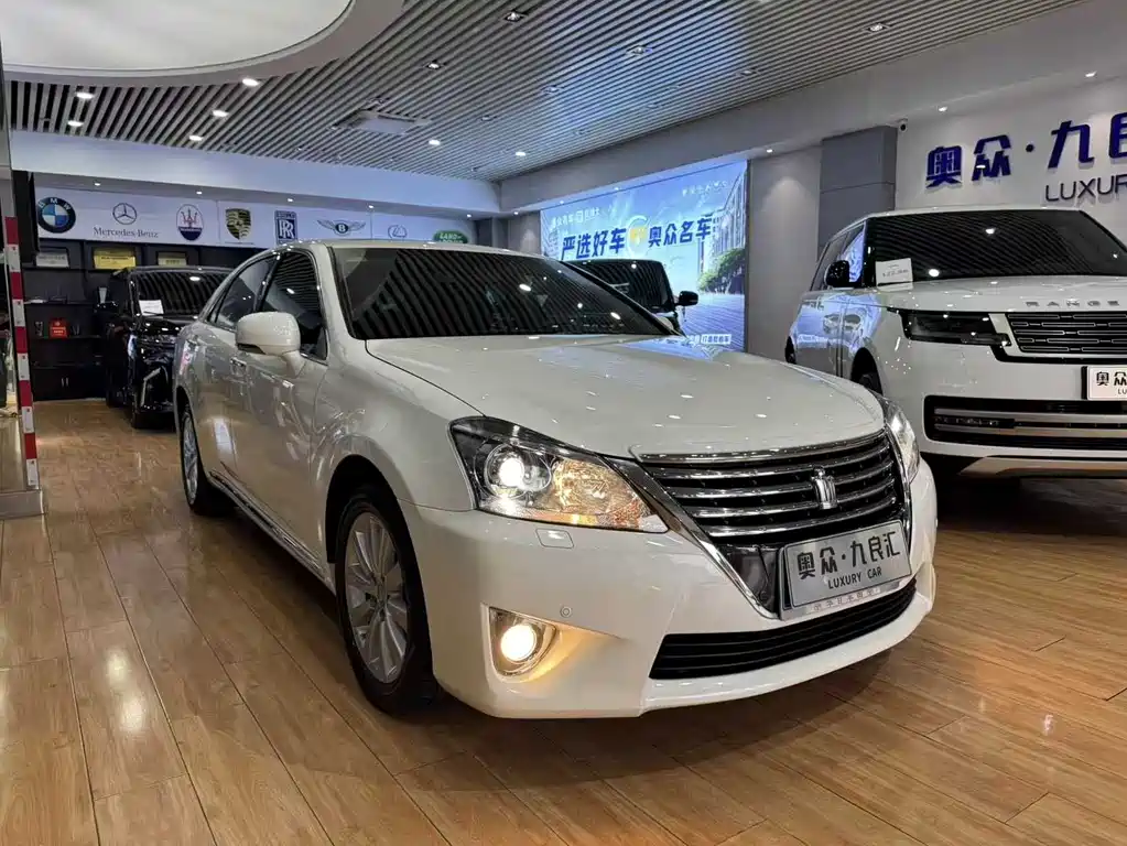 Toyota Crown 2015 — фото 3