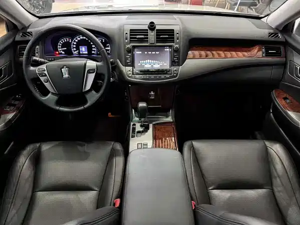 Toyota Crown 2012