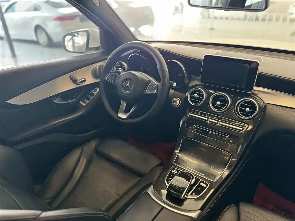 Mercedes-Benz GLC 2018 — фото 12