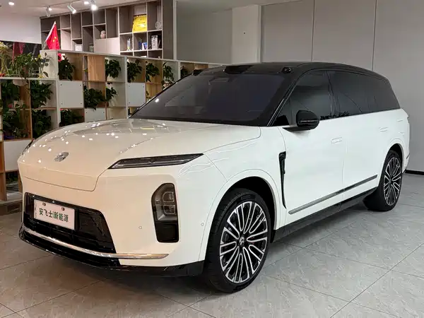 NIO ES8 2025