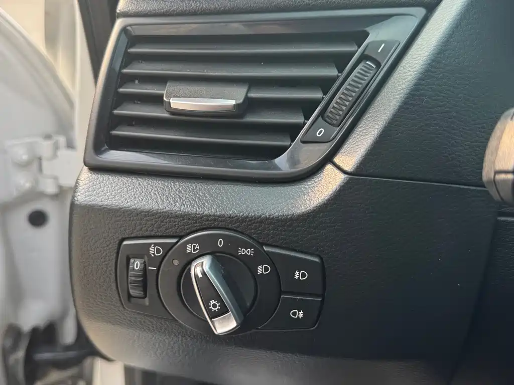 BMW X1 2016 — фото 11