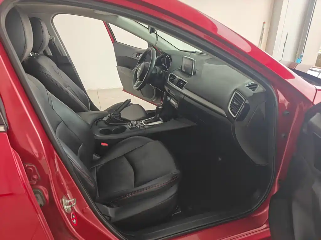 Mazda 3 Axela 2016 — фото 10