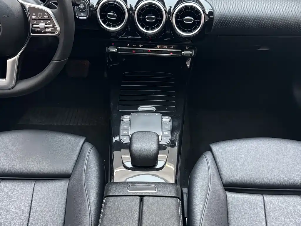 Mercedes-Benz A-Class 2021 — фото 16