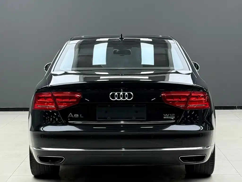 Audi A8 2011 — фото 12