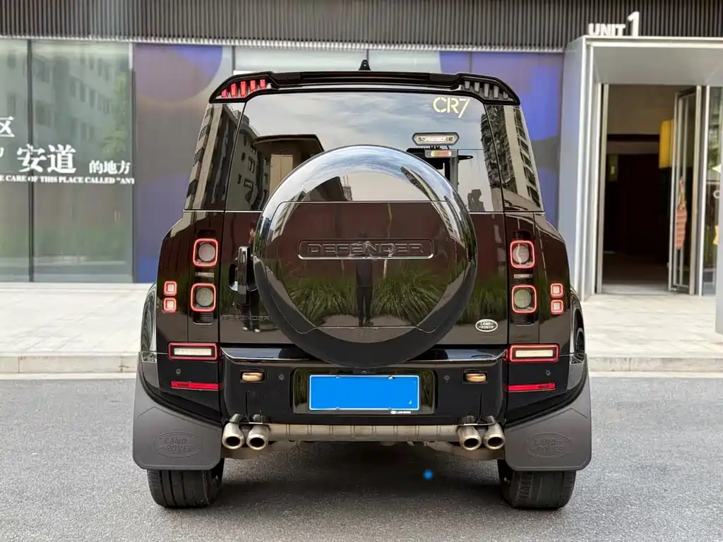 Land Rover Defender 2023 — фото 4