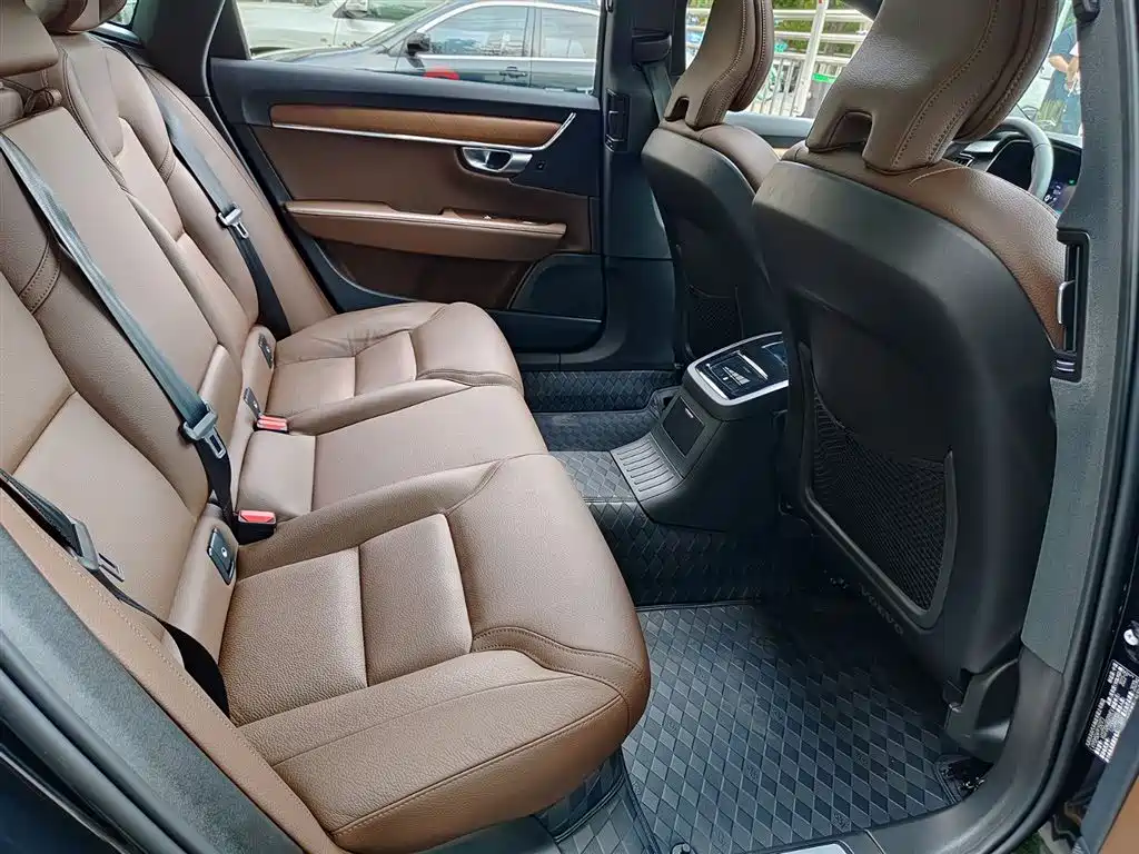 Volvo S90 PHEV 2023 — фото 11