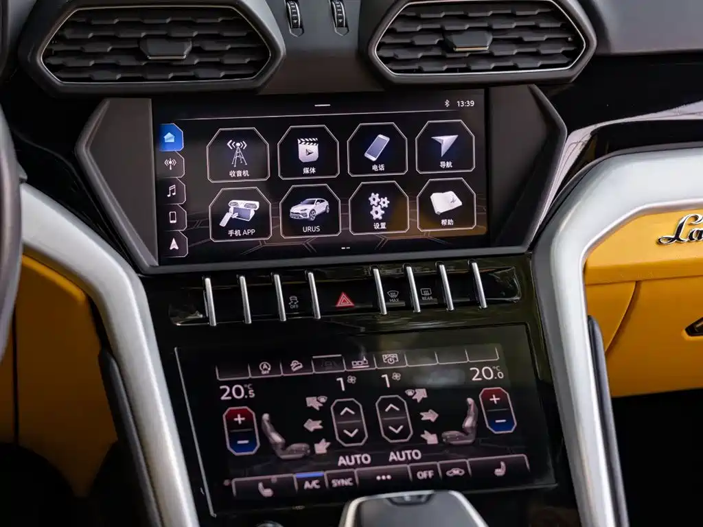 Lamborghini Urus 2019 — фото 14