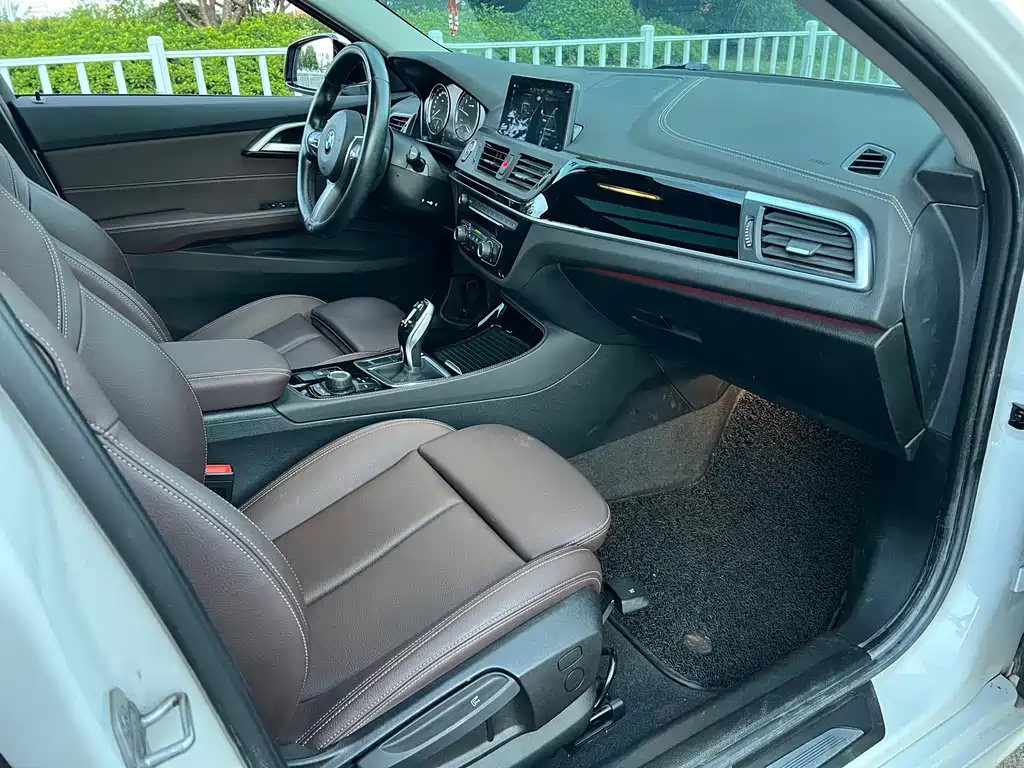 BMW 1 Series 2020 — фото 12