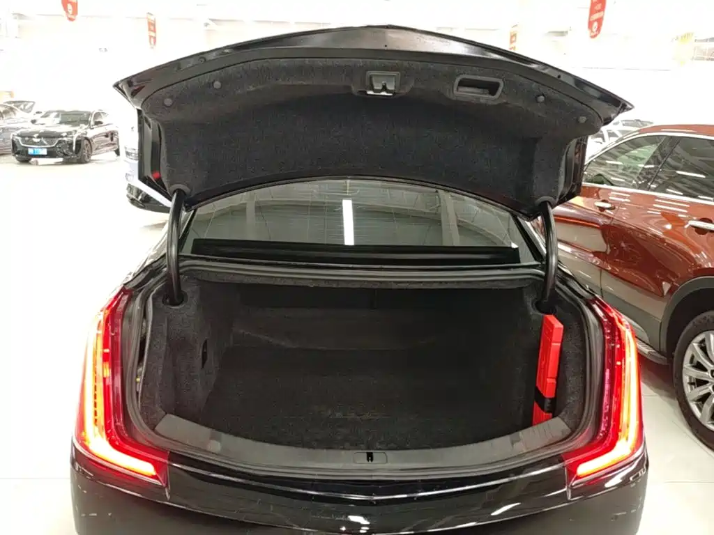 Cadillac XTS 2018 — фото 19