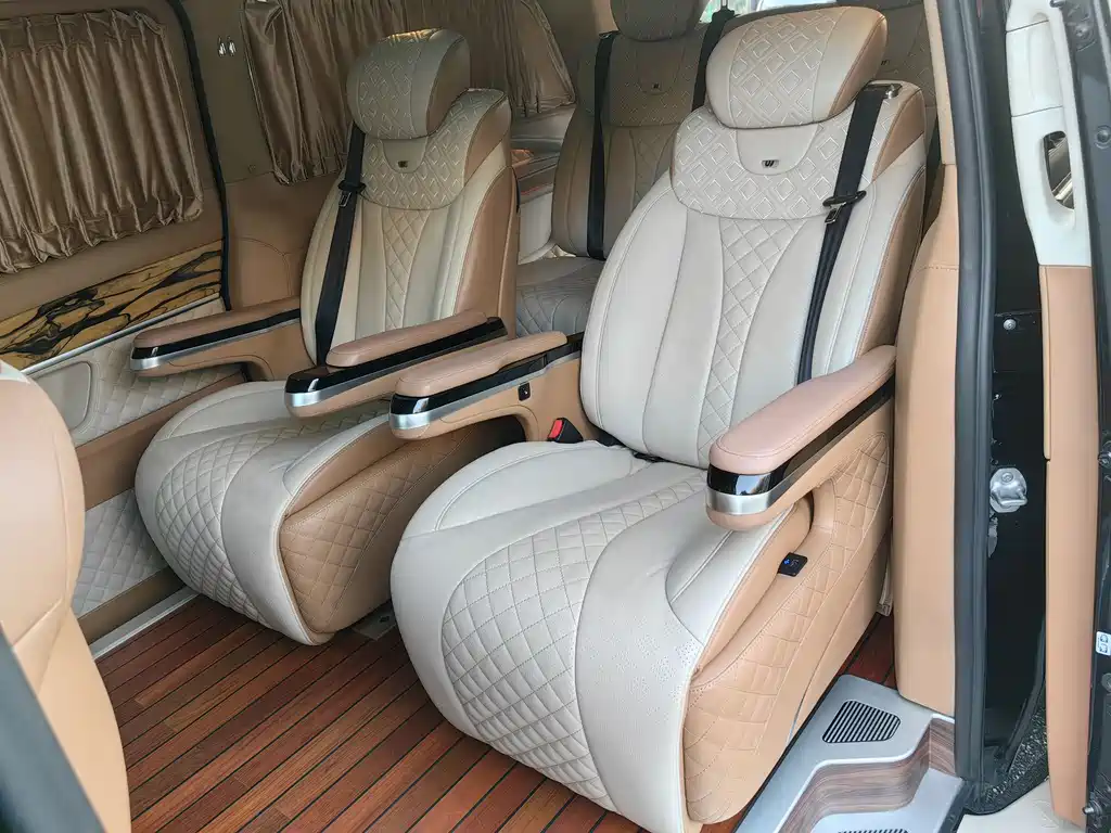 Mercedes-Benz V-Class 2020 — фото 28