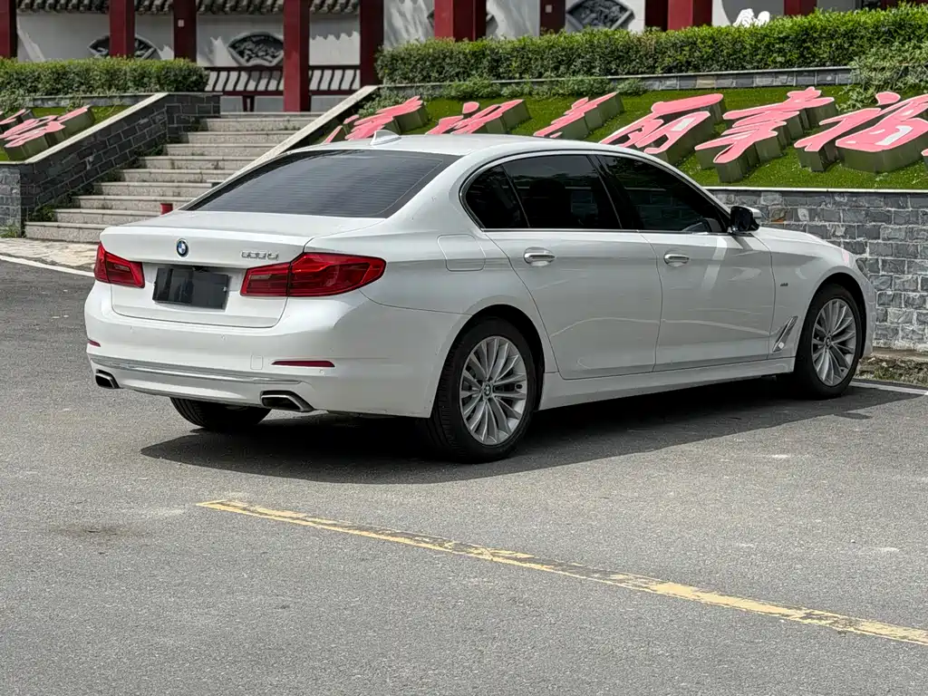 BMW 5 Series 2018 — фото 7