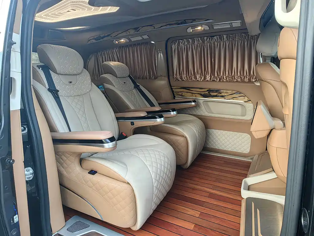 Mercedes-Benz V-Class 2020 — фото 16