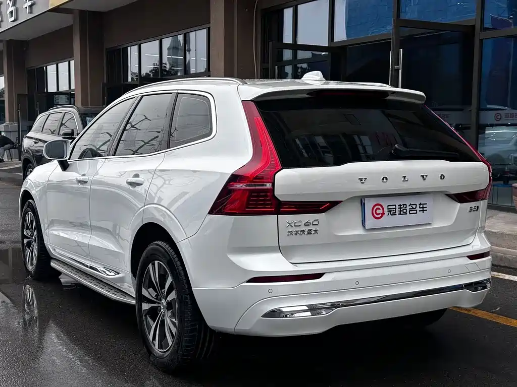 Volvo XC60 2022 — фото 5