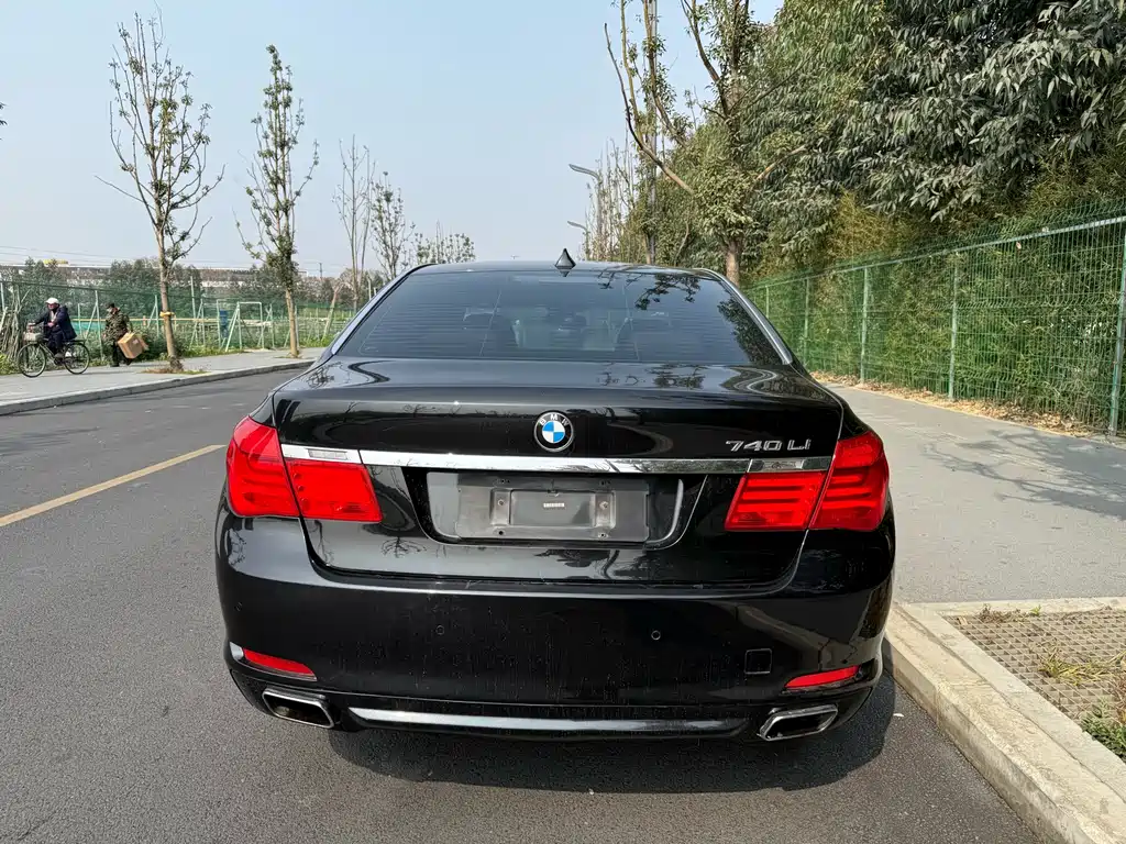 BMW 7 Series 2011 — фото 26