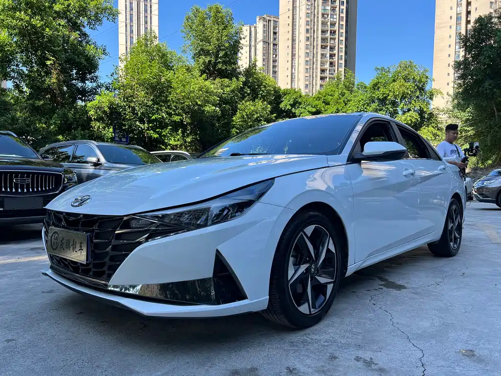 Hyundai Elantra 2022
