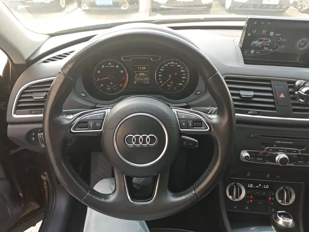 Audi Q3 2015 — фото 11