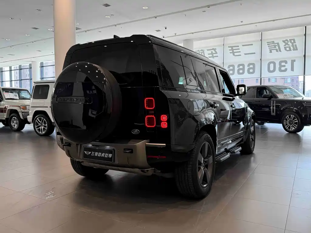 Land Rover Defender 2024 — фото 24