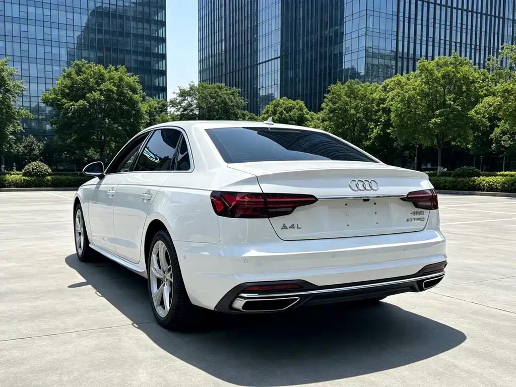 Audi A4L 2020 — фото 13