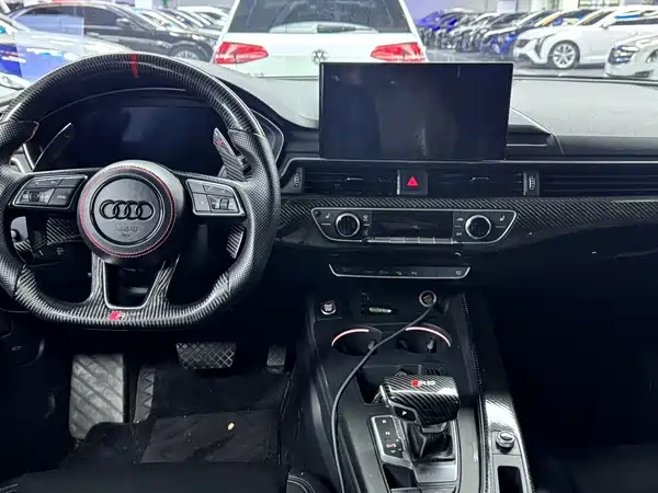 Audi A4L 2020