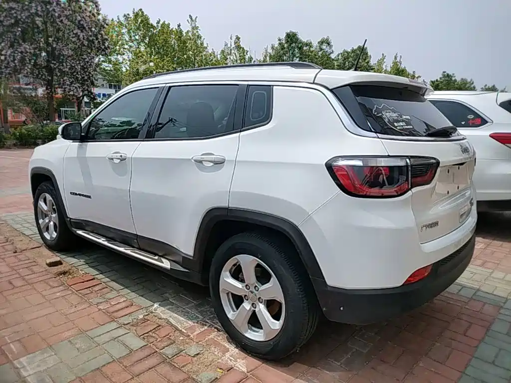 Jeep Compass 2017 — фото 24