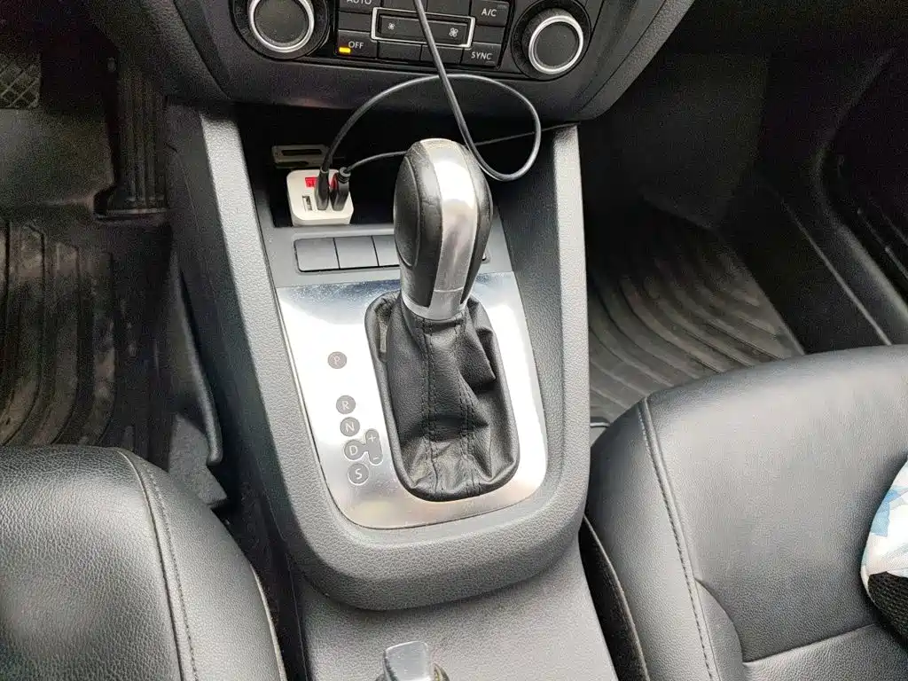 Volkswagen Sagitar 2015