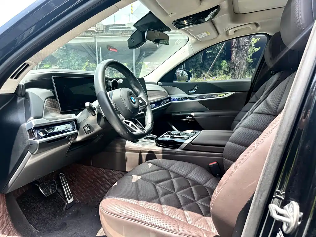 BMW 7 Series 2023 — фото 12