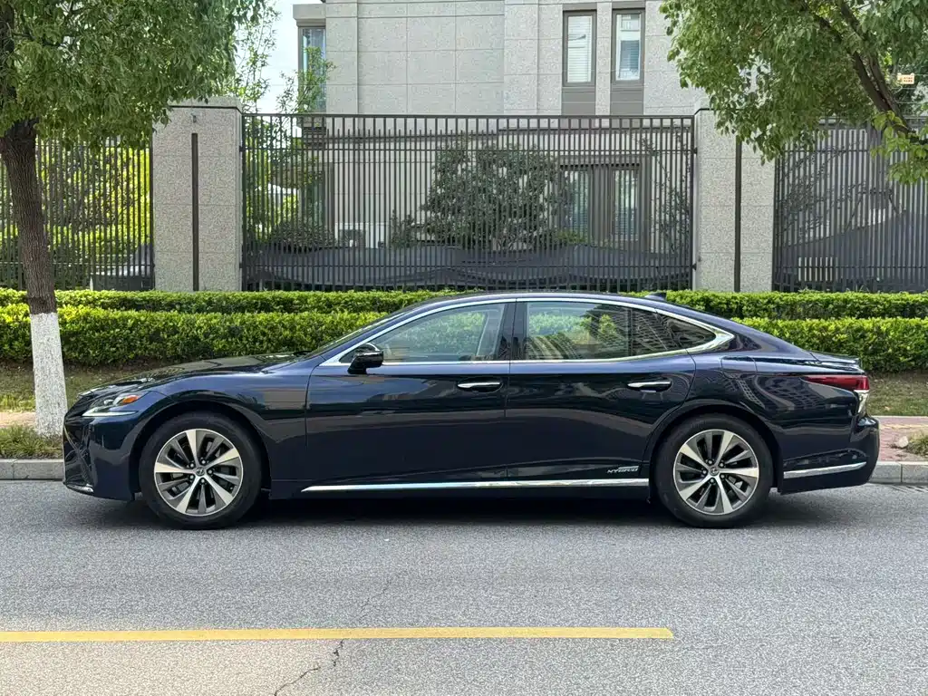 Lexus LS 2020 — фото 11