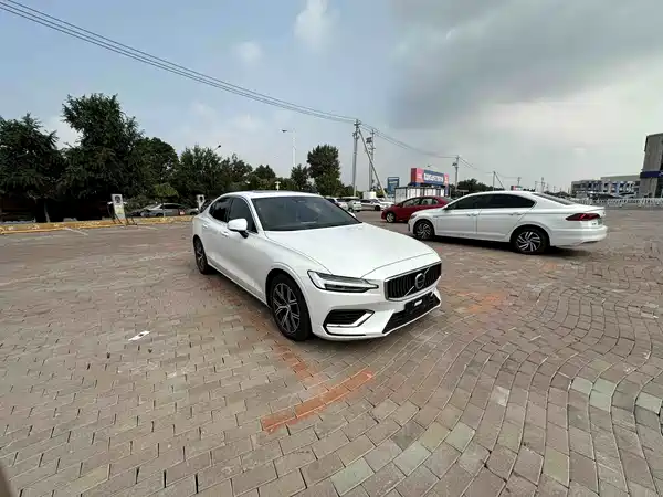 Volvo S60 2022