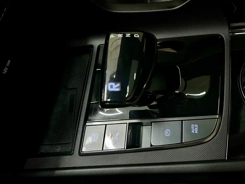 Hyundai Elantra 2022 — фото 20