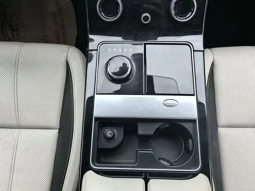 Land Rover Velar 2017 — фото 23