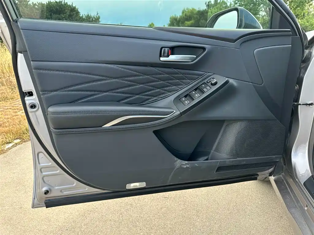 Toyota Avalon 2023 — фото 13