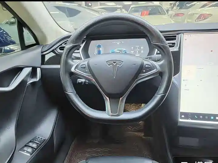 Tesla Model S 2016 — фото 6