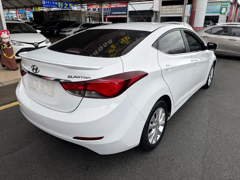 Hyundai Elantra Langdong 2017 — фото 11