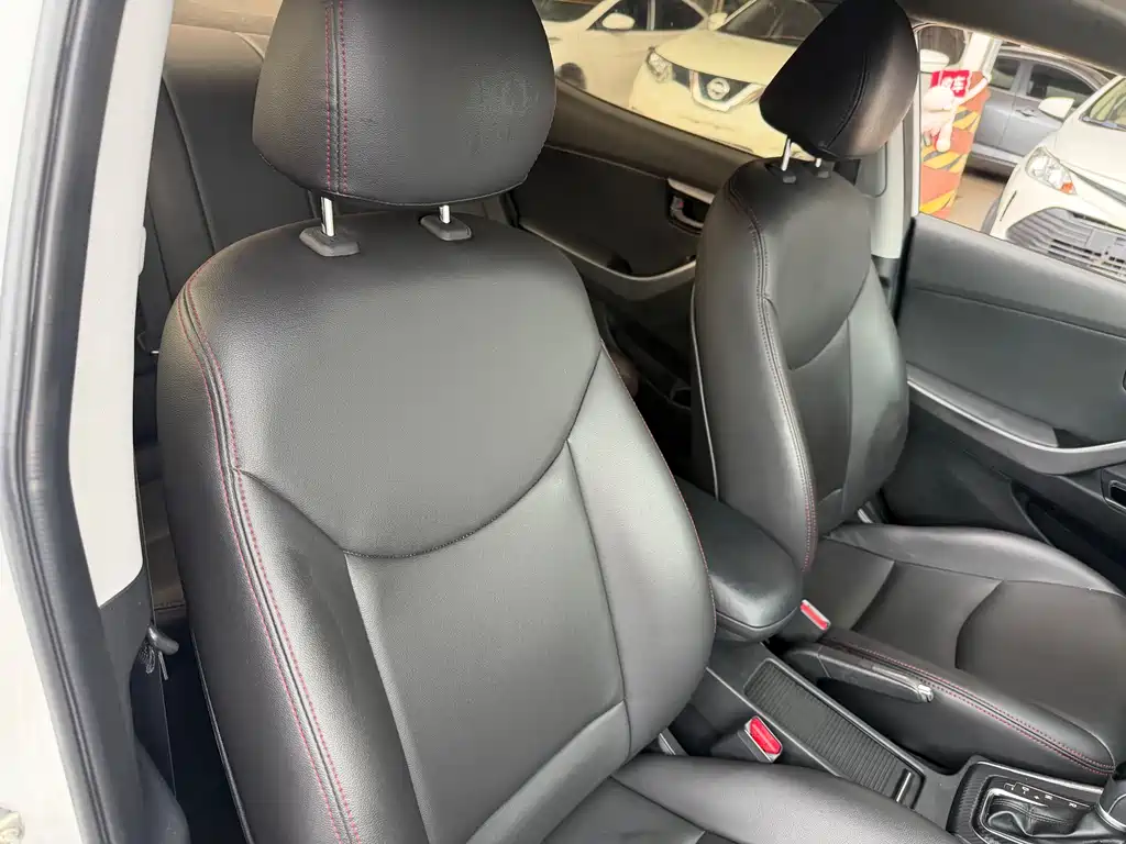 Hyundai Elantra Langdong 2017 — фото 15