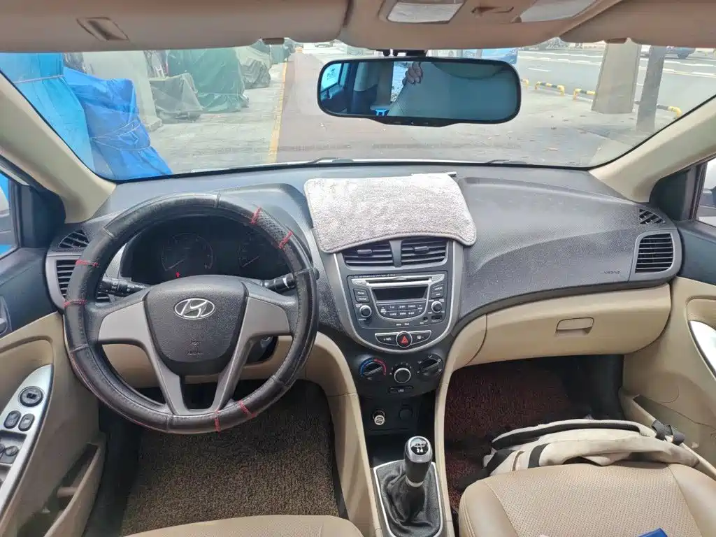 Hyundai Accent 2015 — фото 14