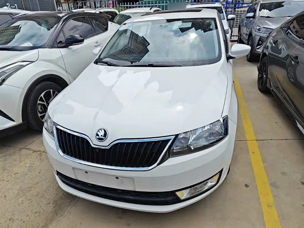 Skoda Rapid Spaceback 2016 — фото 3
