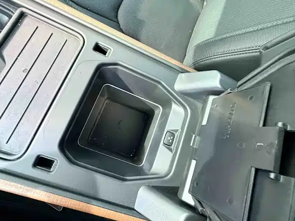 Land Rover Defender 2024