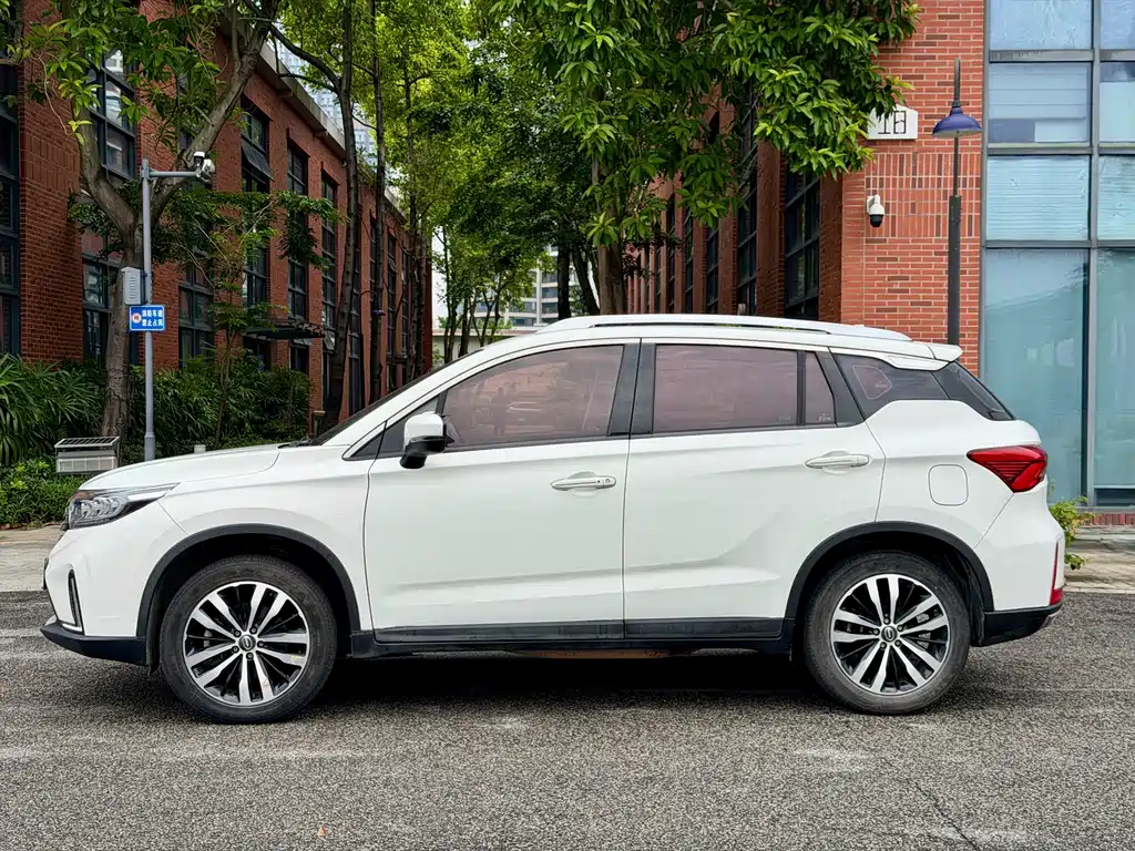 GAC Trumpchi GS4 New Energy 2019 — фото 2