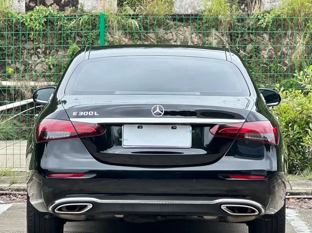 Mercedes-Benz E-Class 2023 — фото 18