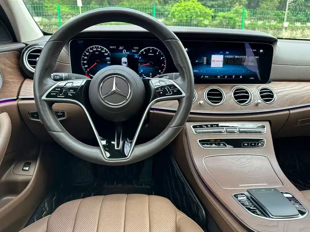 Mercedes-Benz E-Class 2023 — фото 13