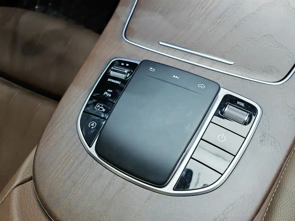 Mercedes-Benz E-Class 2020 — фото 16