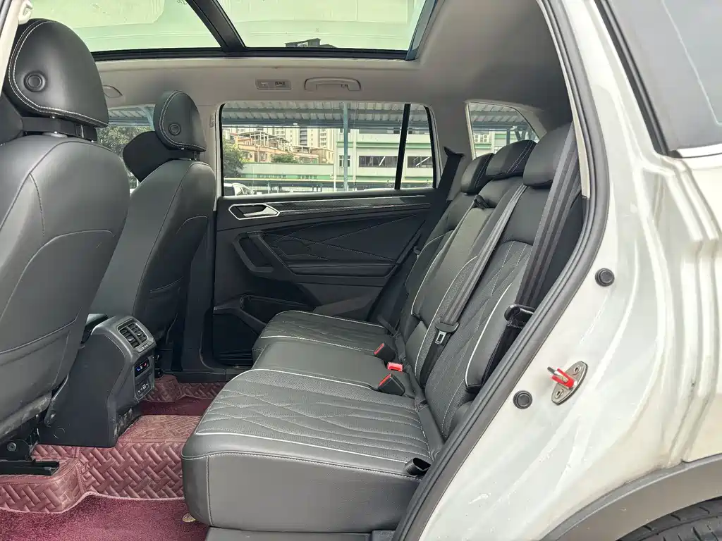 Volkswagen Tiguan L 2023 — фото 16