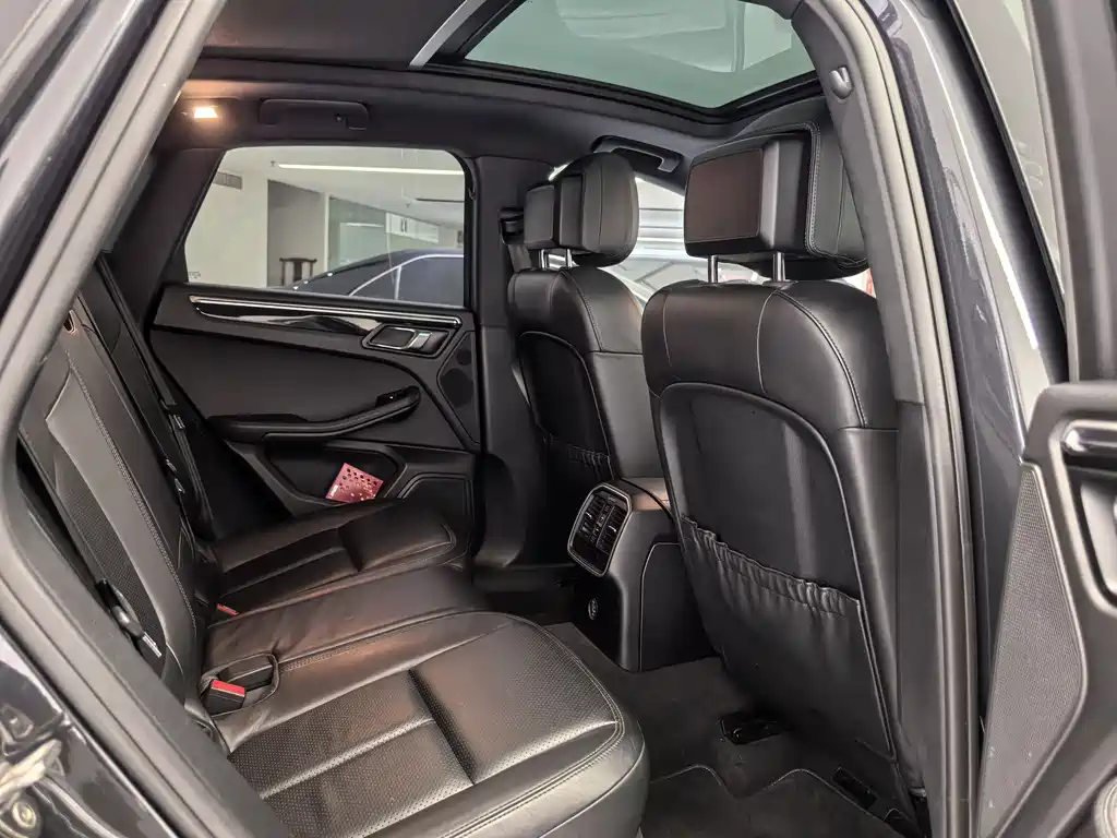 Porsche Macan 2018 — фото 12