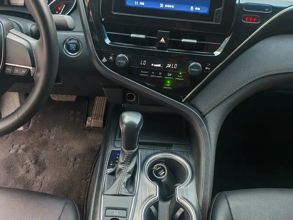 Toyota Camry 2022 — фото 16